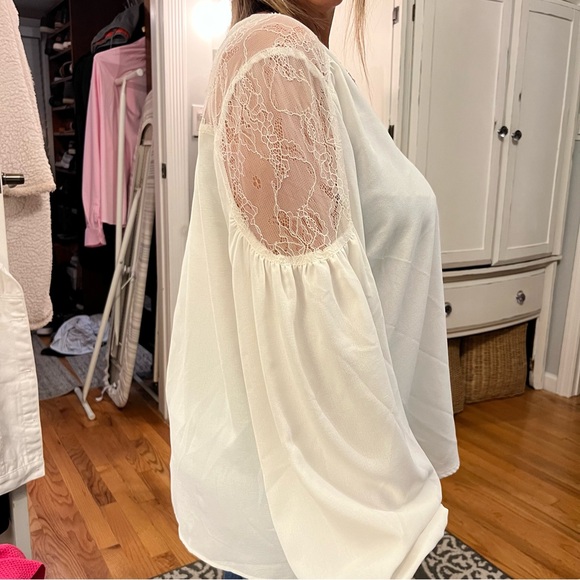 Lace sleeve blouse - Picture 3 of 3